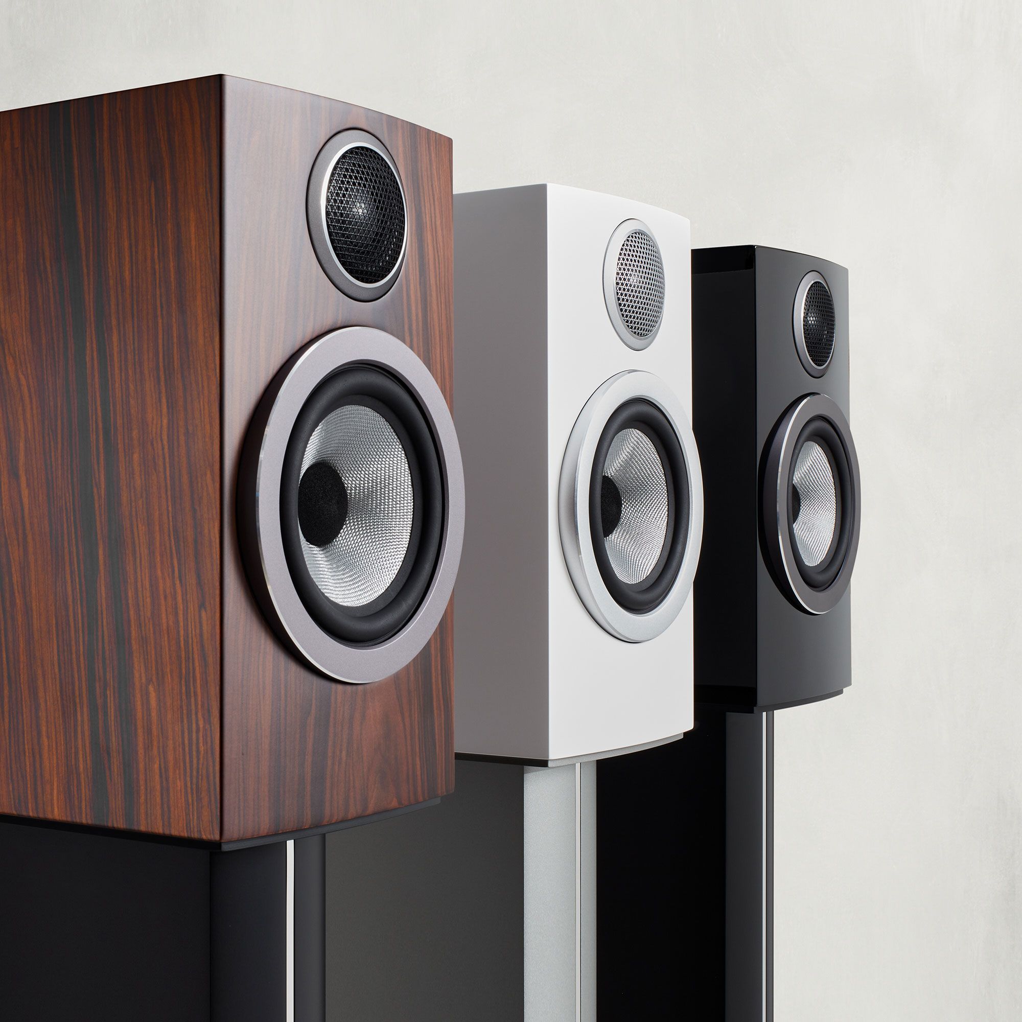 Bowers & Wilkins 707 S3 Glossy Black полочная АС