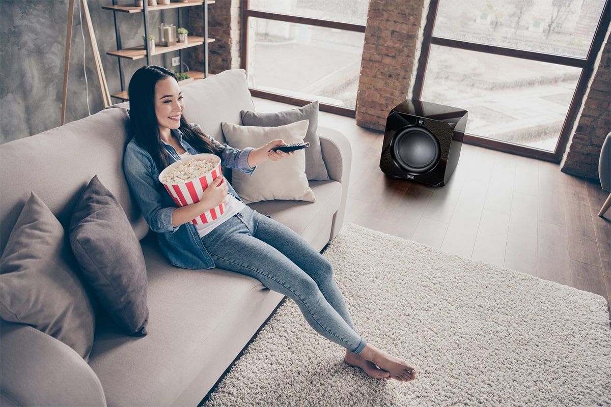 Magnat Omega CS 12 black активный сабвуфер