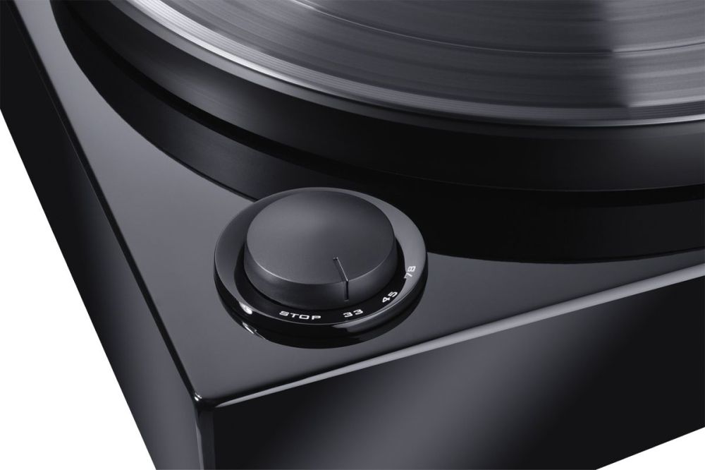 Magnat MTT 990 black Проигрыватель винила АТ95Е